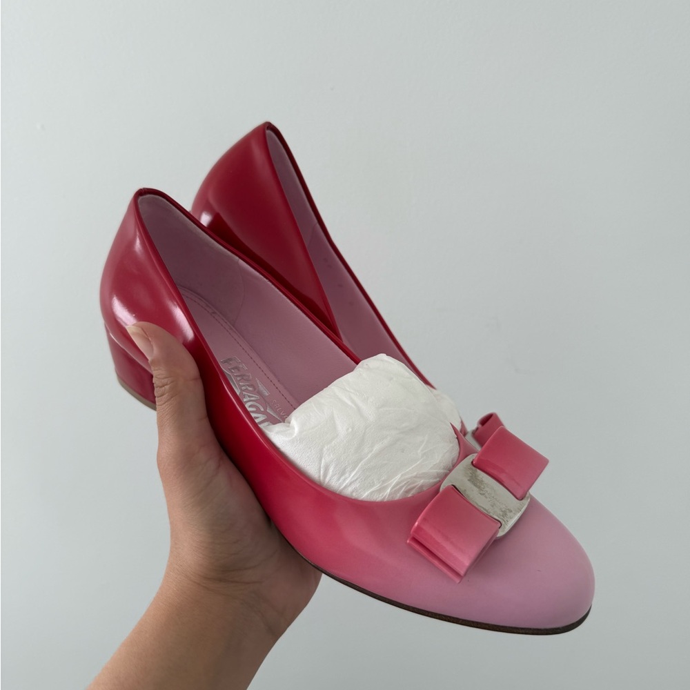 Salvatore Ferragamo New Red Pink Women Vara Shoe Size 7 B regular